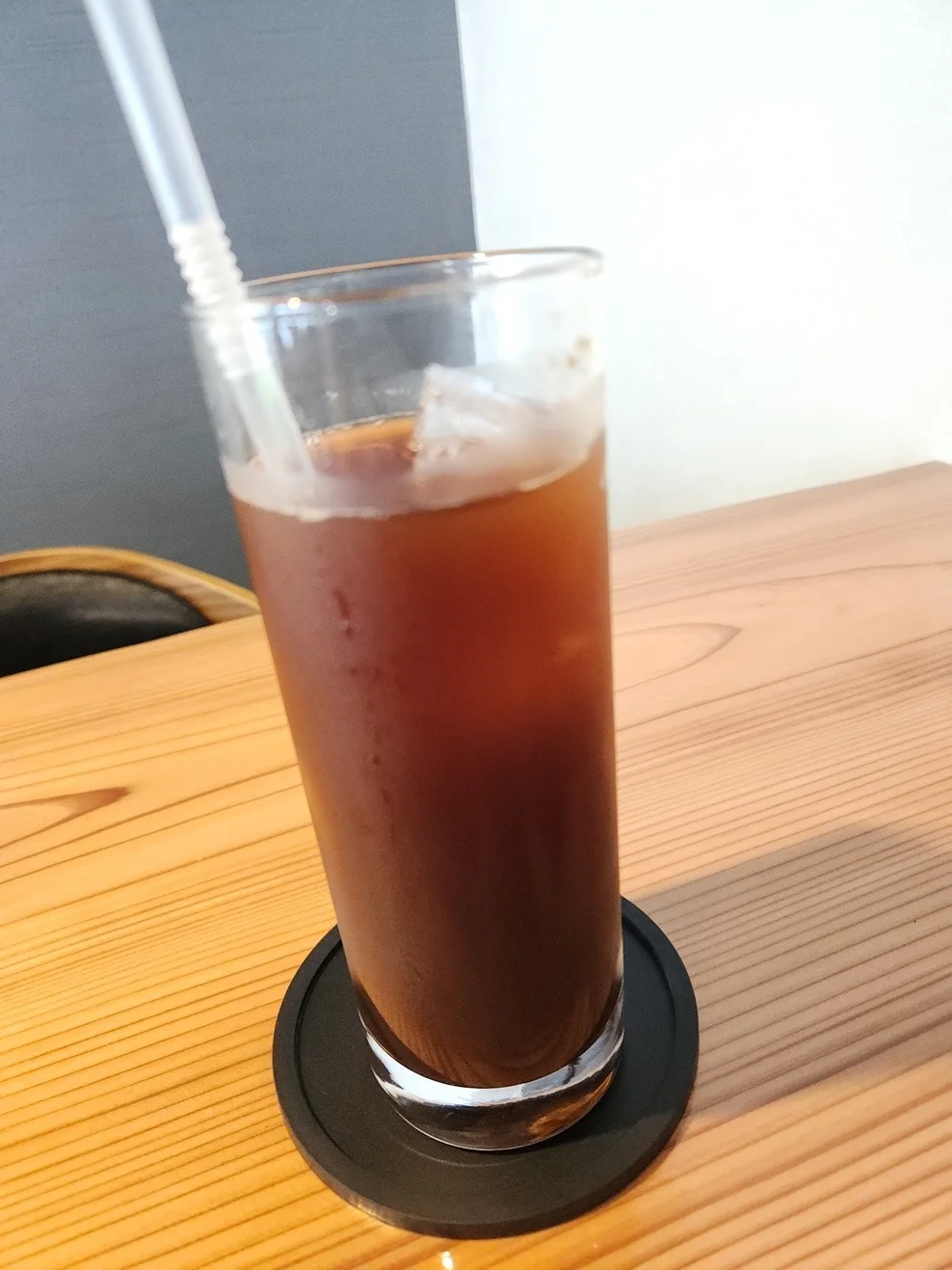 氷を入れたグラスに注いだアイスコーヒー
